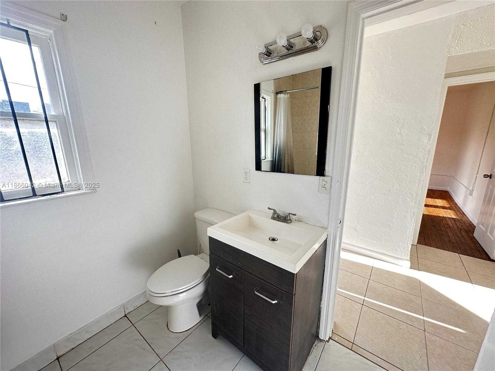 Small Image of 1944 TAYLOR ST #B, Hollywood Number 10