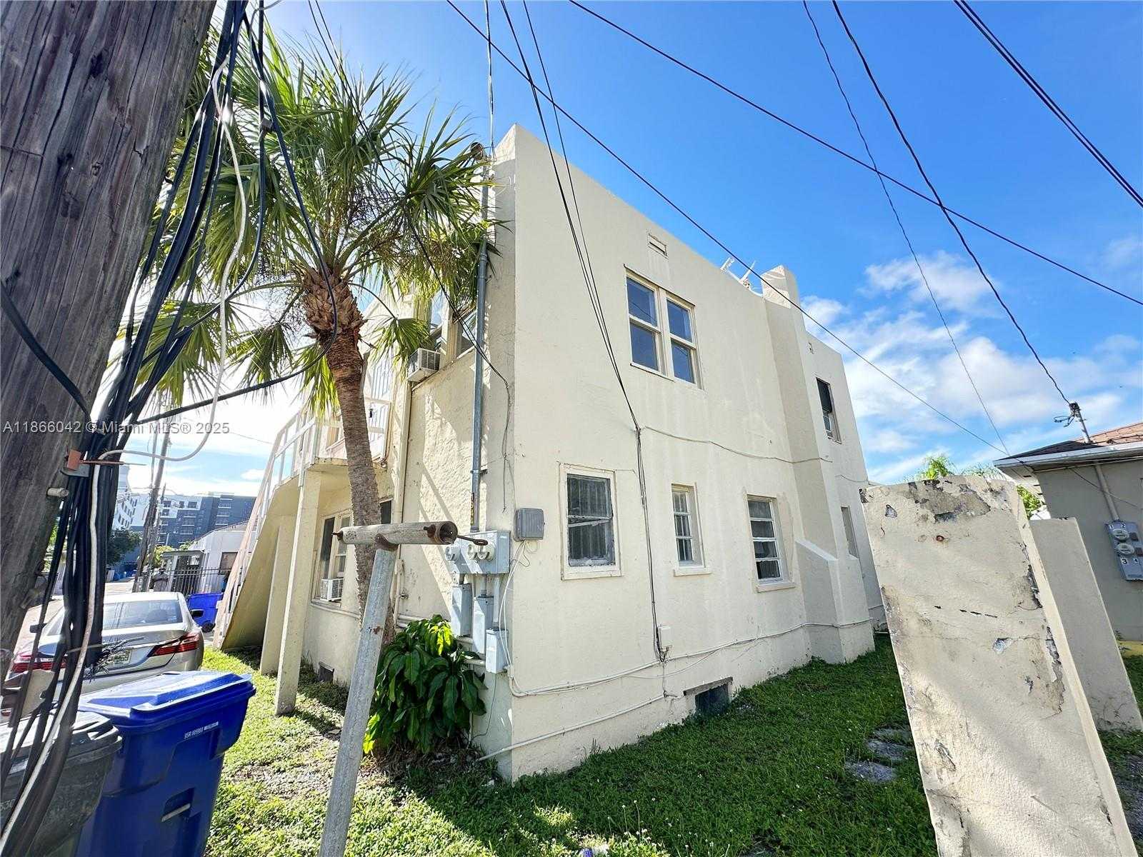 Small Image of 1944 TAYLOR ST #B, Hollywood Number 3