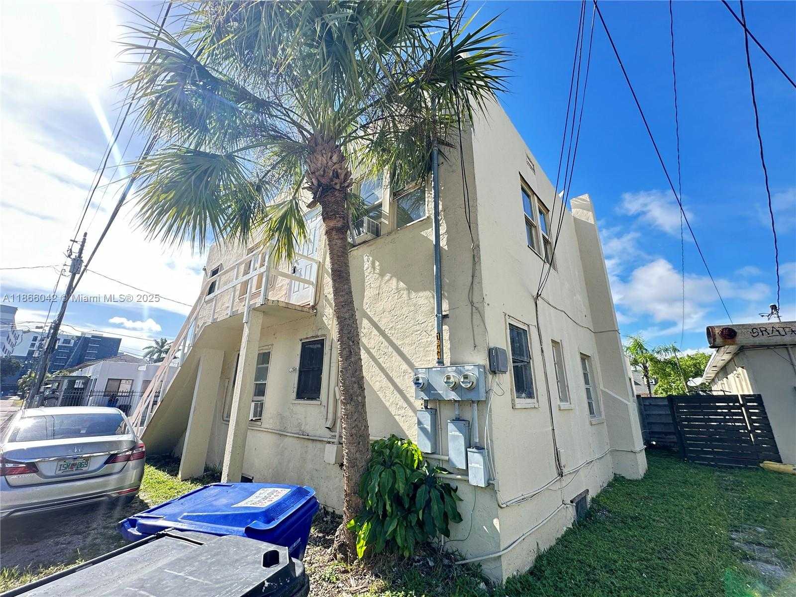 Small Image of 1944 TAYLOR ST #B, Hollywood Number 4