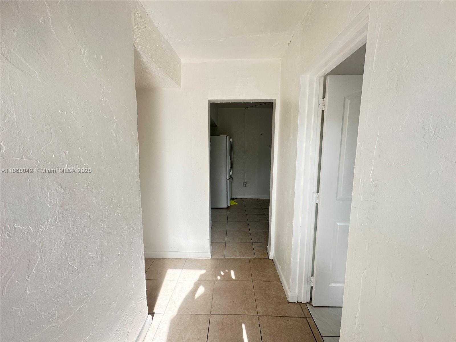 Small Image of 1944 TAYLOR ST #B, Hollywood Number 5