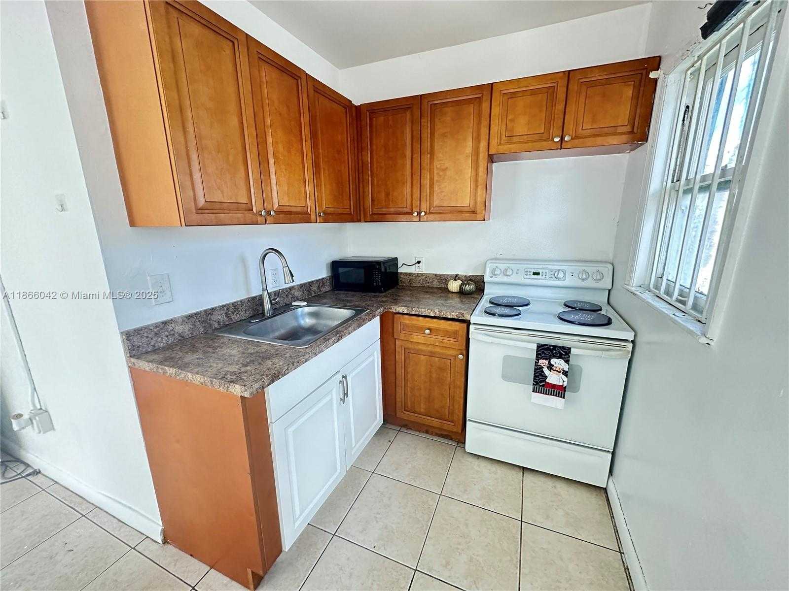 Small Image of 1944 TAYLOR ST #B, Hollywood Number 8