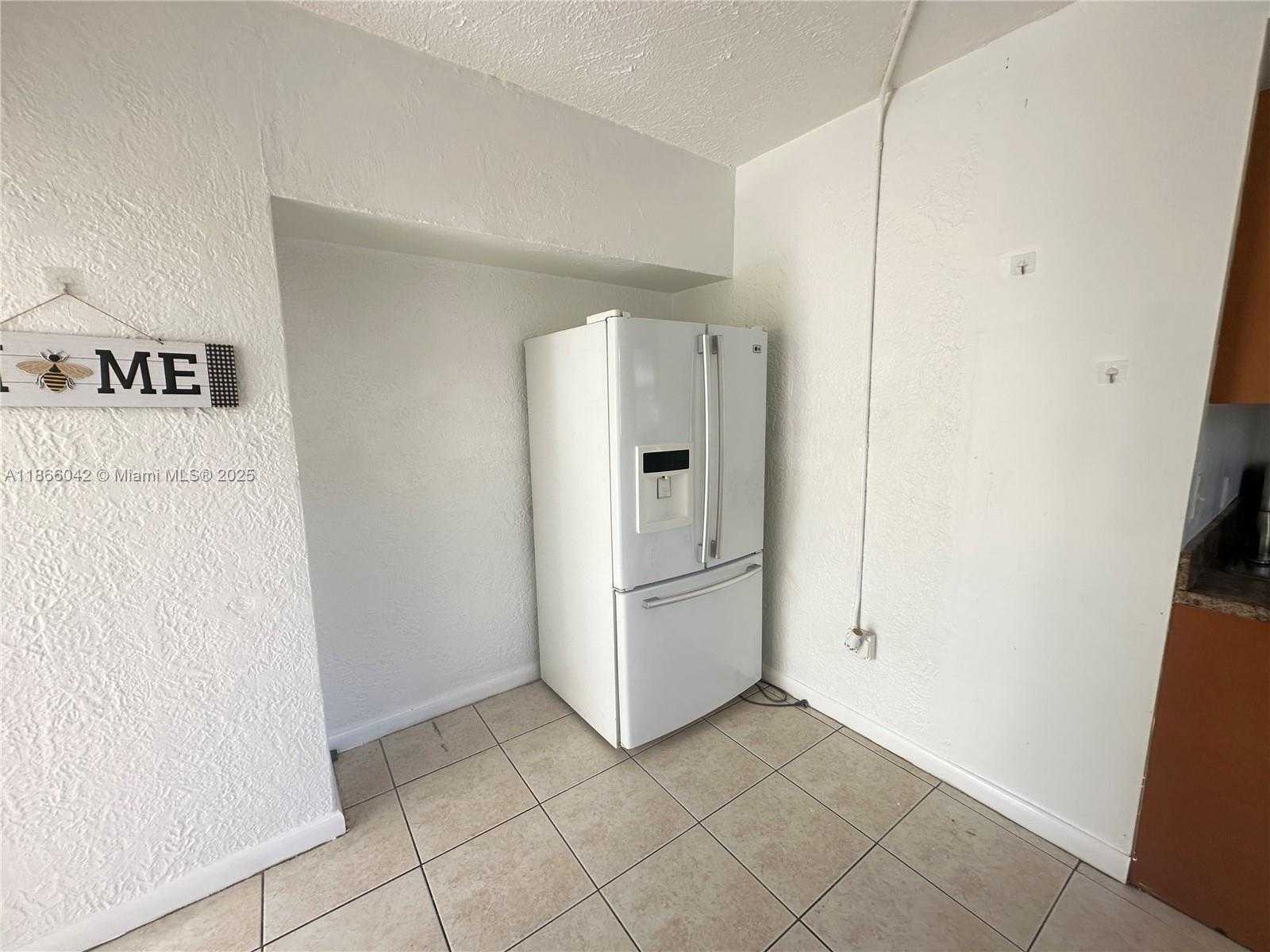 Small Image of 1944 TAYLOR ST #B, Hollywood Number 9