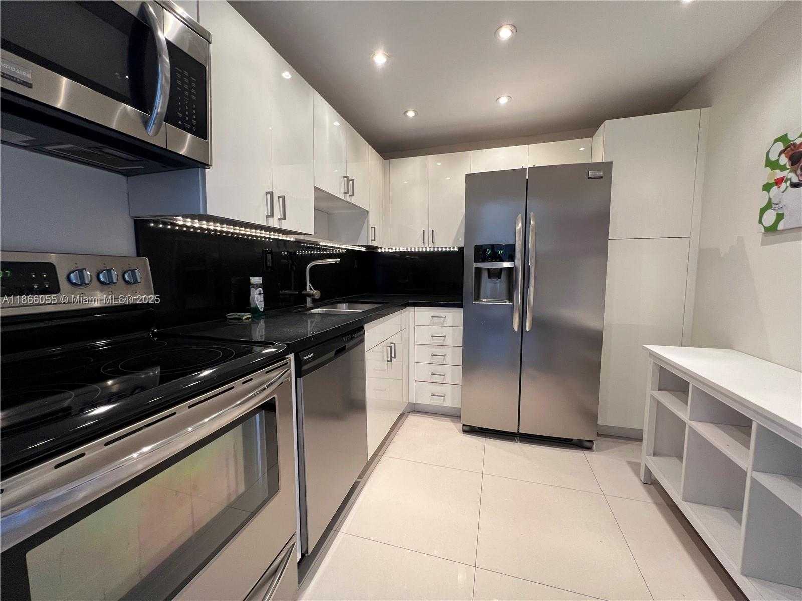 Small Image of 3731 NORTH COUNTRY CLUB DR #1424, Aventura Number 4
