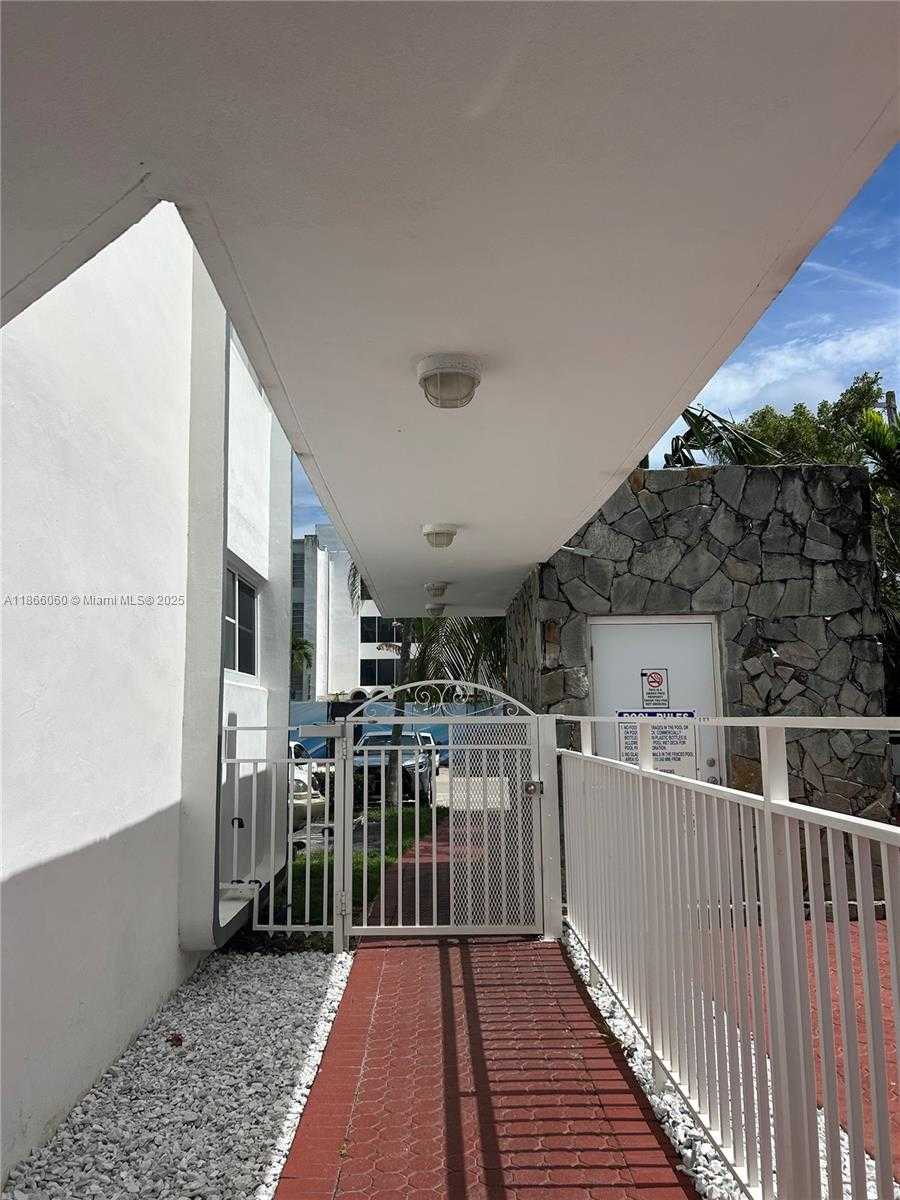 Small Image of 1075 93RD ST #106, Bay Harbor Islands Number 17