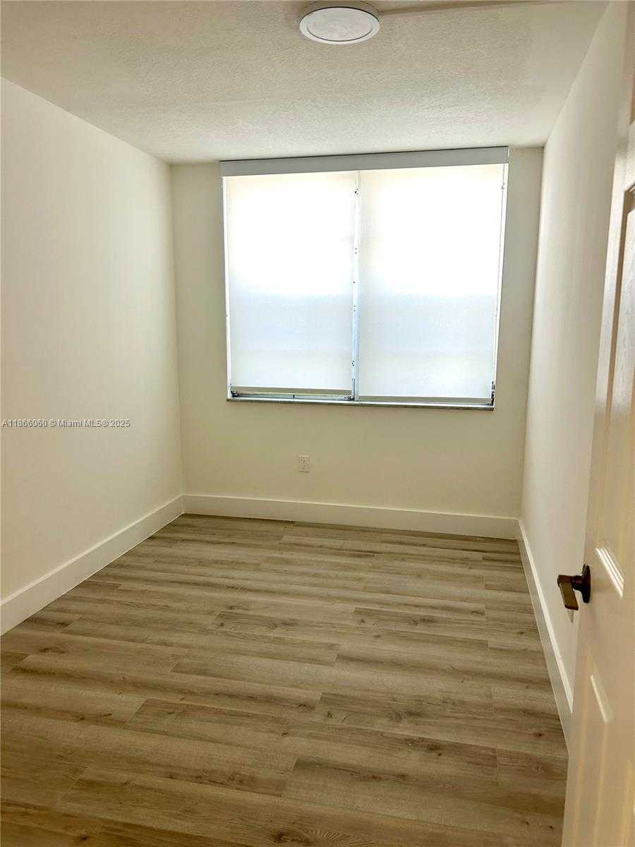 Small Image of 1075 93RD ST #106, Bay Harbor Islands Number 2