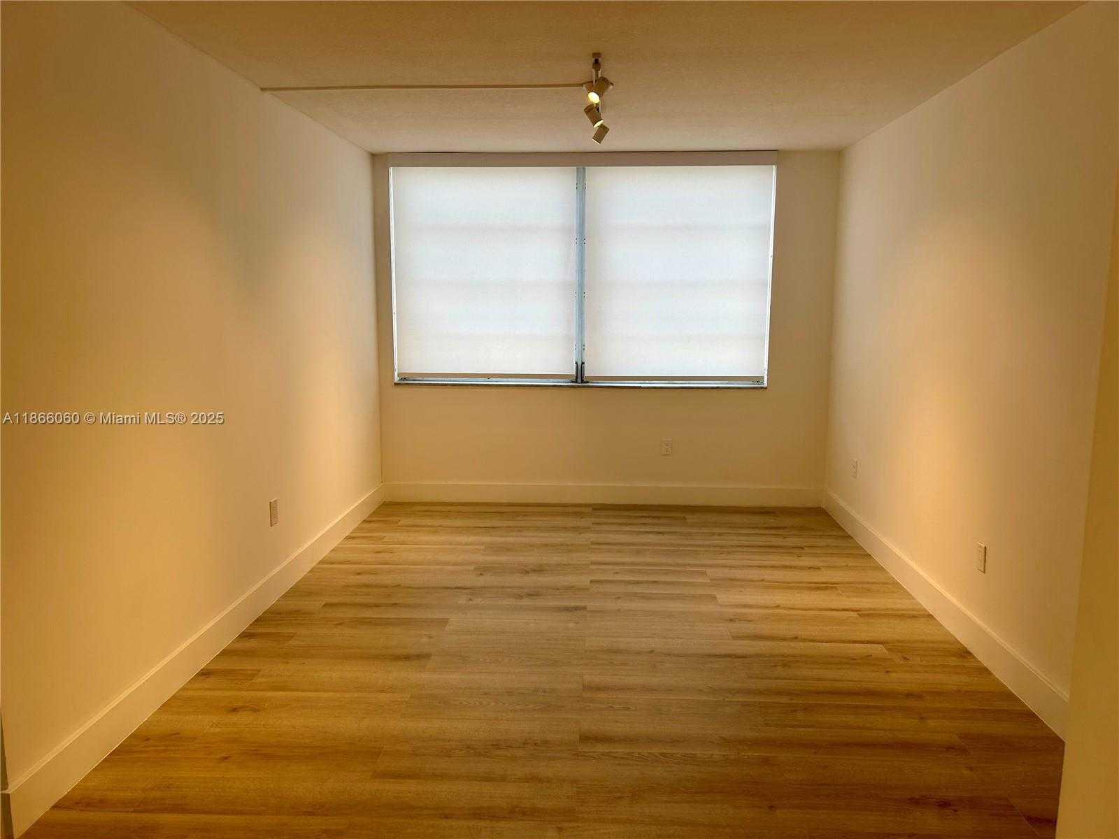 Small Image of 1075 93RD ST #106, Bay Harbor Islands Number 9