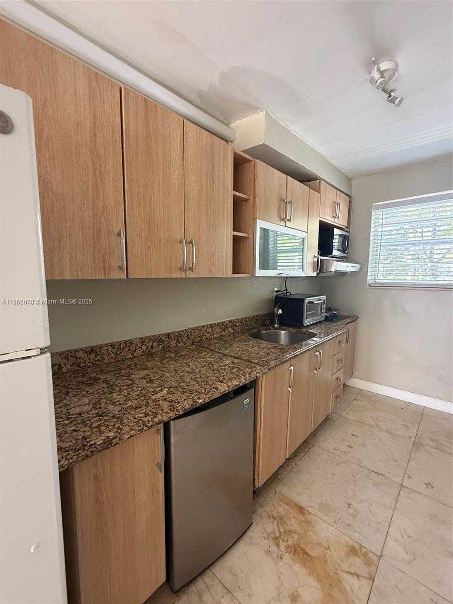 Small Image of 1685 JEFFERSON AVE #5, Miami Beach Number 3
