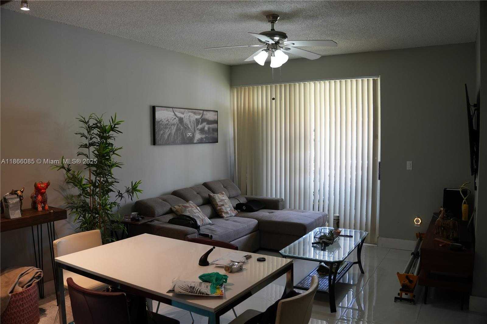 Small Image of Hialeah Number 3
