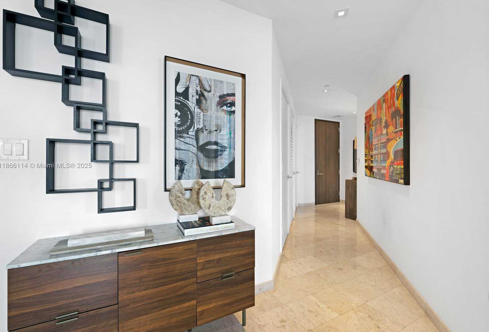 Small Image of 88 SE 7th St, Miami, FL 33131, USA Number 17