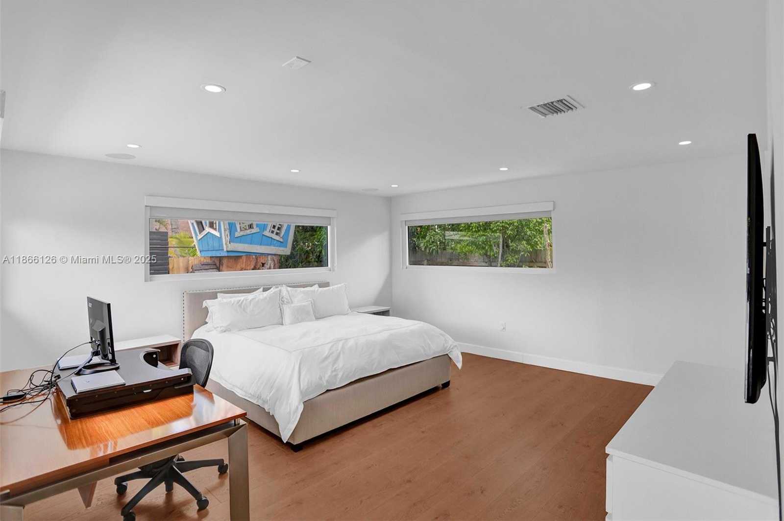 Small Image of 2055 NORTH EAST 202ND ST, Miami Number 17
