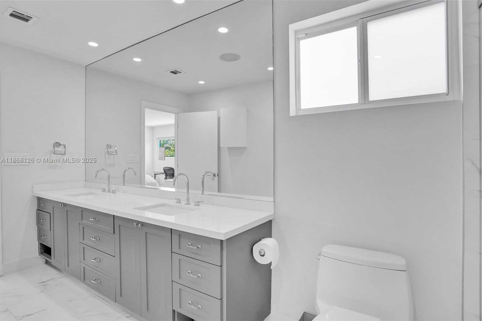 Small Image of 2055 NORTH EAST 202ND ST, Miami Number 24