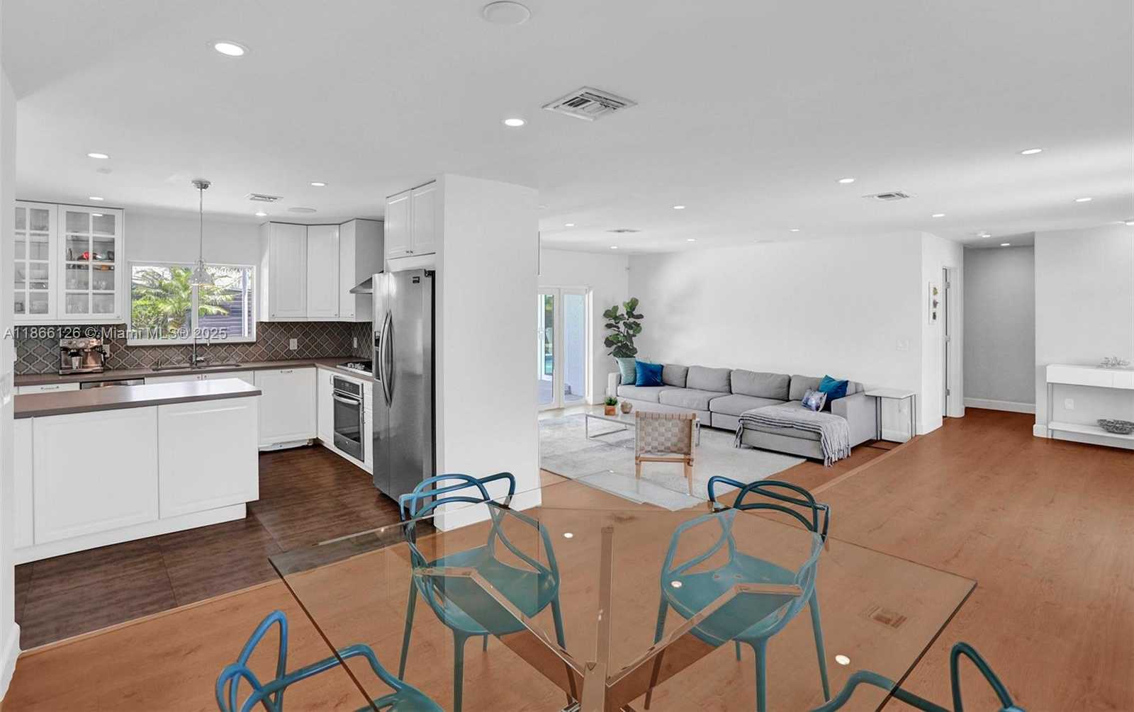 Small Image of 2055 NORTH EAST 202ND ST, Miami Number 3