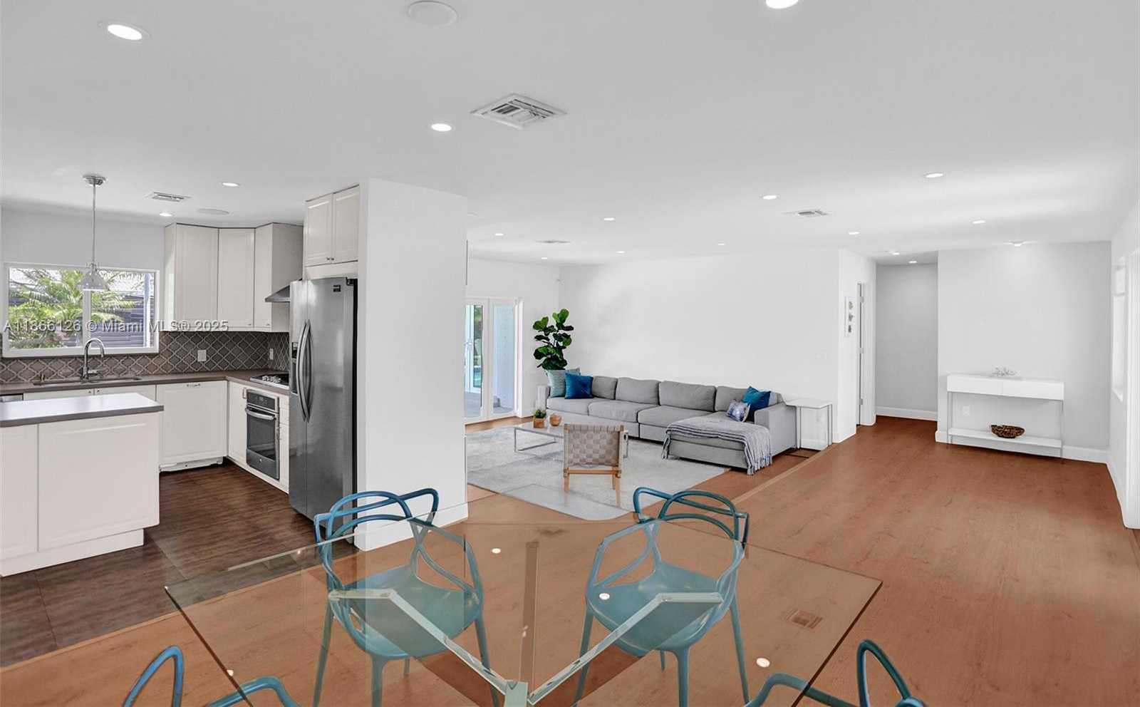 Small Image of 2055 NORTH EAST 202ND ST, Miami Number 4