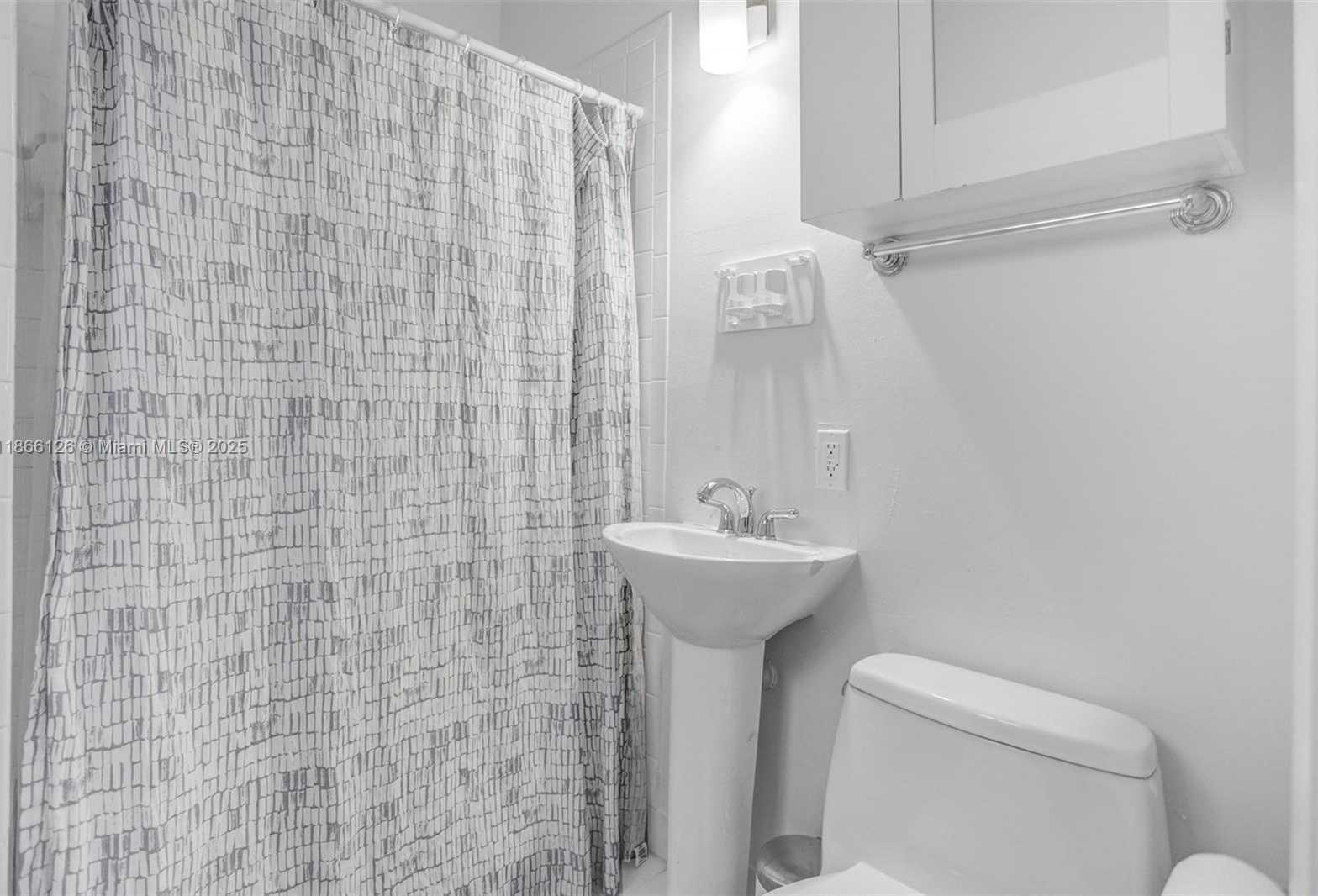 Small Image of 2055 NORTH EAST 202ND ST, Miami Number 41