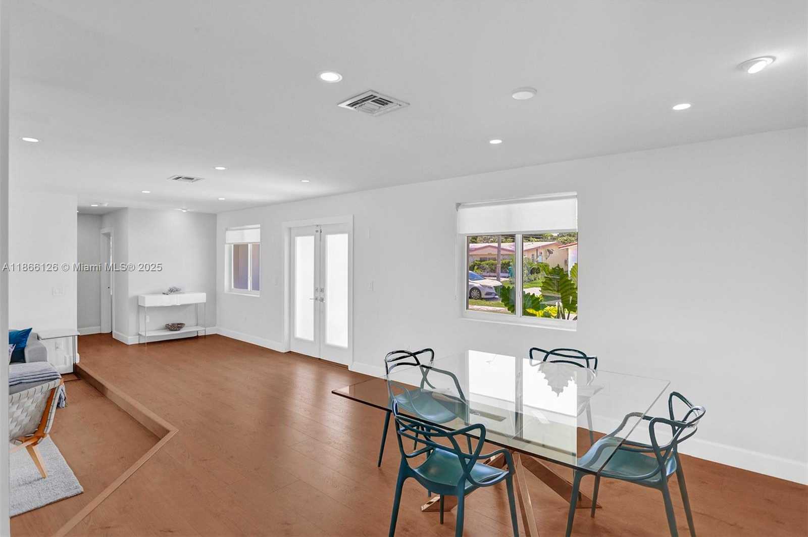 Small Image of 2055 NORTH EAST 202ND ST, Miami Number 5