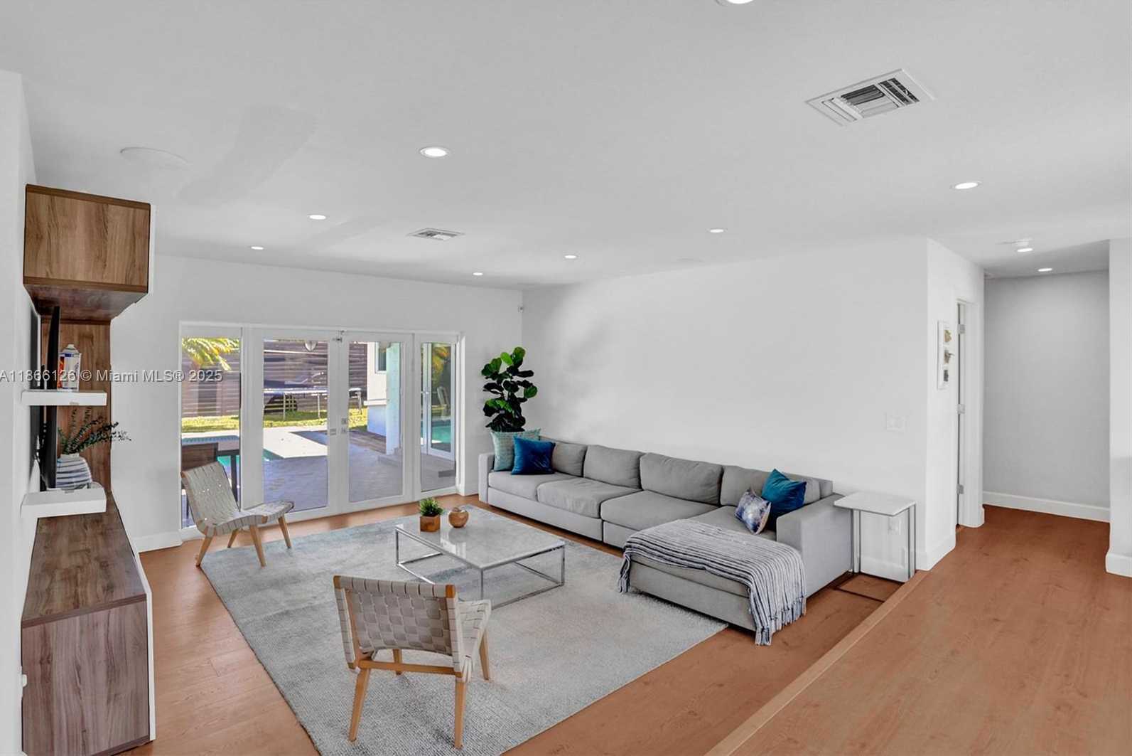 Small Image of 2055 NORTH EAST 202ND ST, Miami Number 6