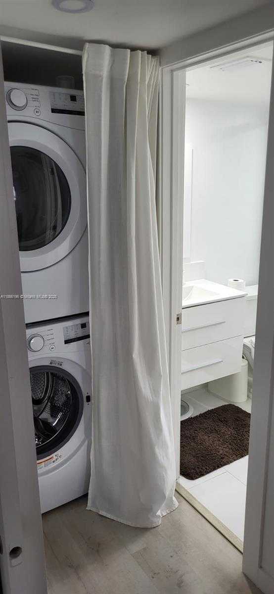 Small Image of 1605 MERIDIAN AVE #401, Miami Beach Number 12