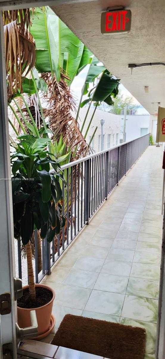 Small Image of 1605 MERIDIAN AVE #401, Miami Beach Number 13