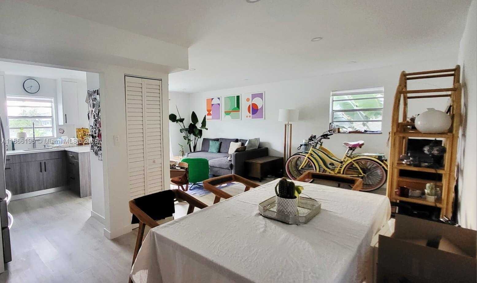 Small Image of 1605 MERIDIAN AVE #401, Miami Beach Number 4
