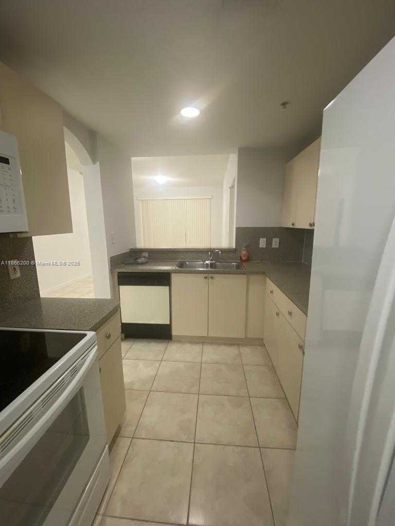 Small Image of 6380 NORTH WEST 114TH AVE #304, Doral Number 11