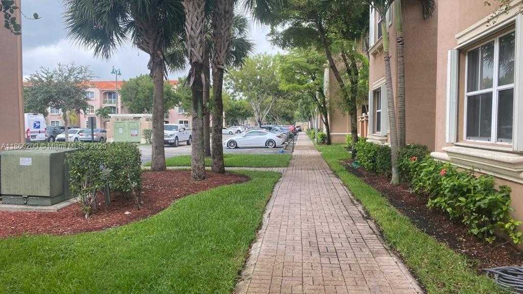 Small Image of 6380 NORTH WEST 114TH AVE #304, Doral Number 32