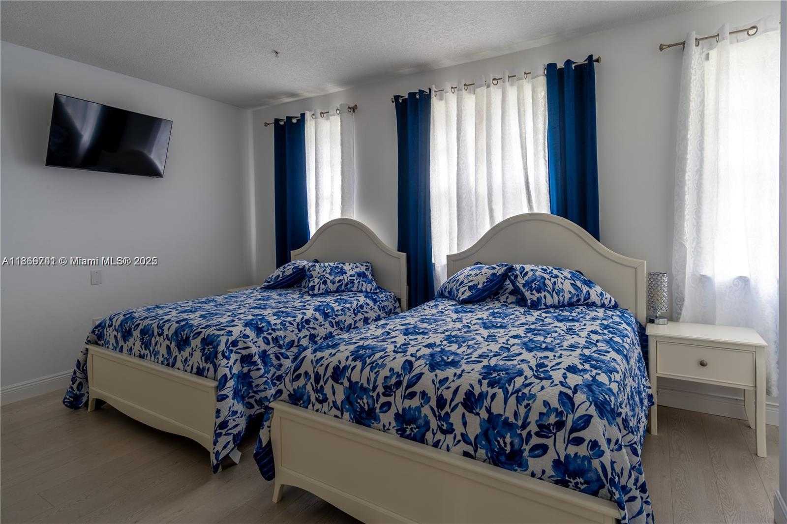 Small Image of 2069 SOUTH OCEAN DR #TH16, Hallandale Beach Number 5