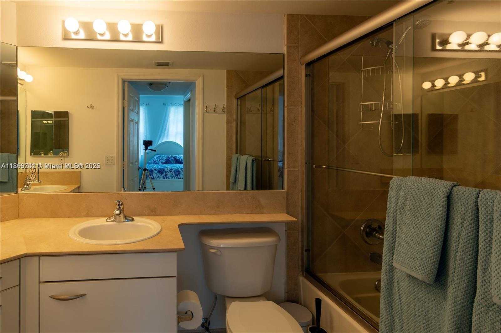 Small Image of 2069 SOUTH OCEAN DR #TH16, Hallandale Beach Number 9