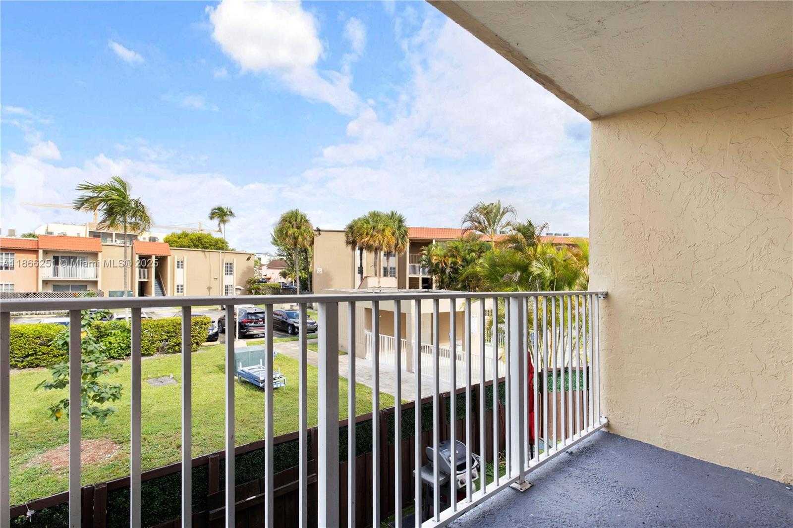 Small Image of 5201 GENEVA WAY #211, Doral Number 13