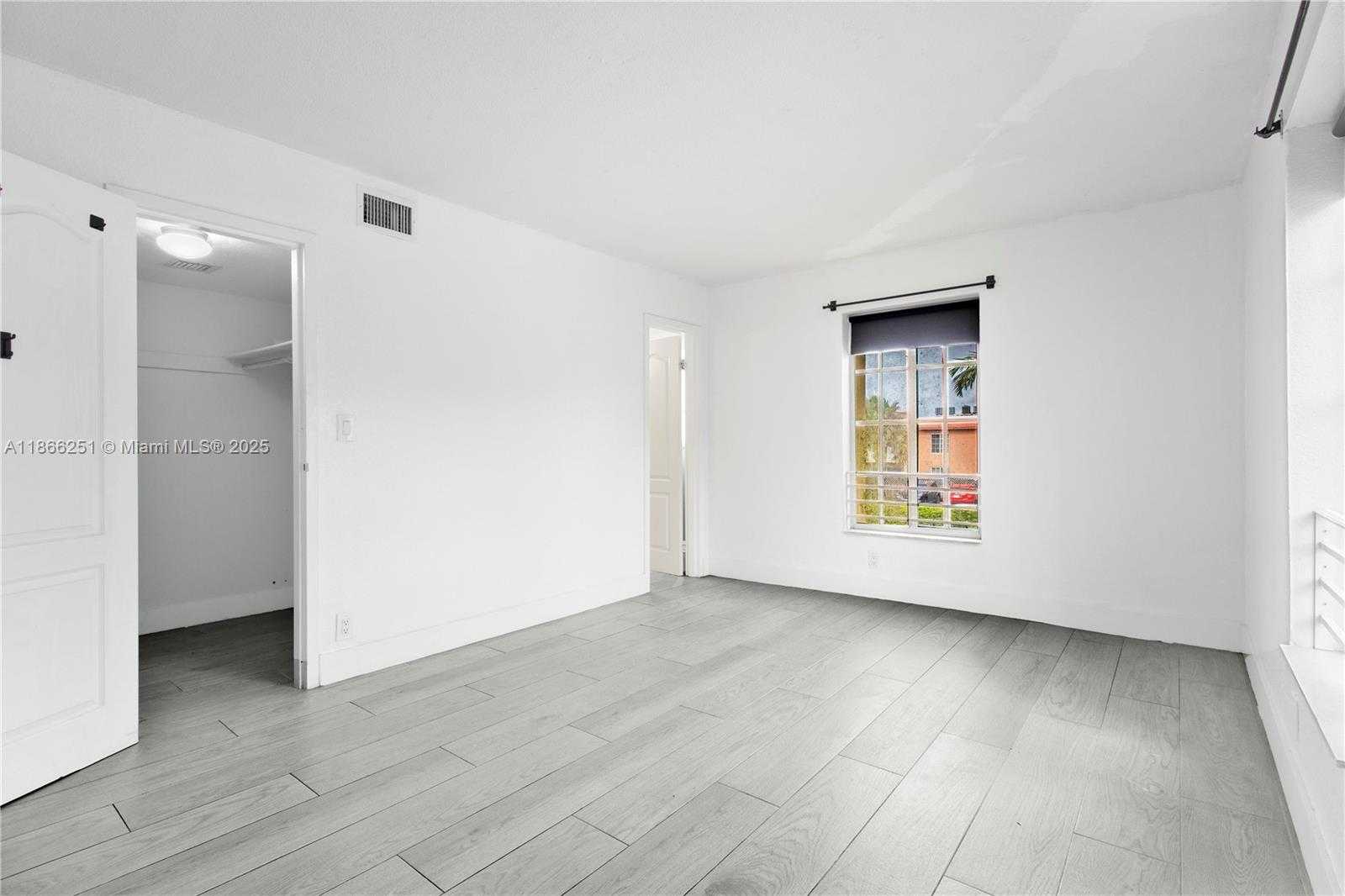 Small Image of 5201 GENEVA WAY #211, Doral Number 16