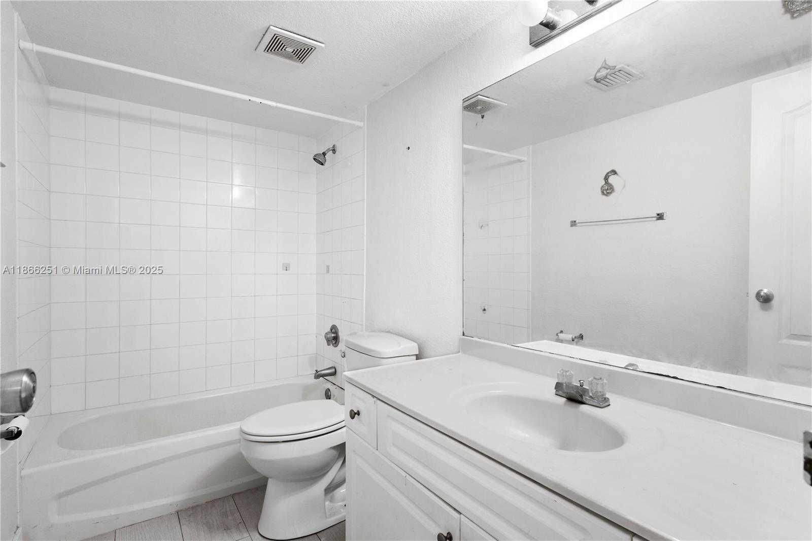 Small Image of 5201 GENEVA WAY #211, Doral Number 17