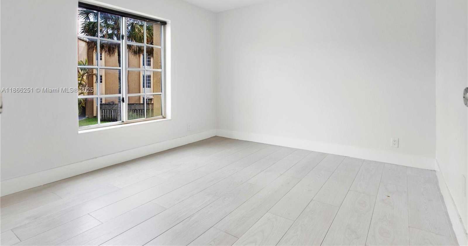 Small Image of 5201 GENEVA WAY #211, Doral Number 18