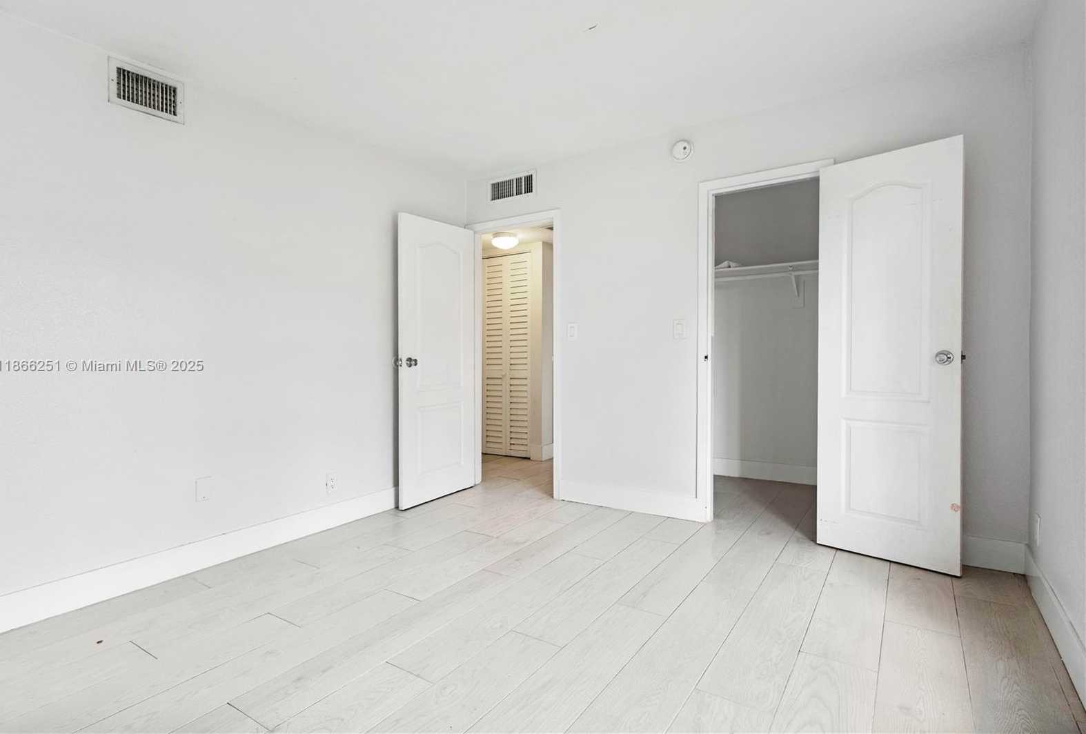 Small Image of 5201 GENEVA WAY #211, Doral Number 20