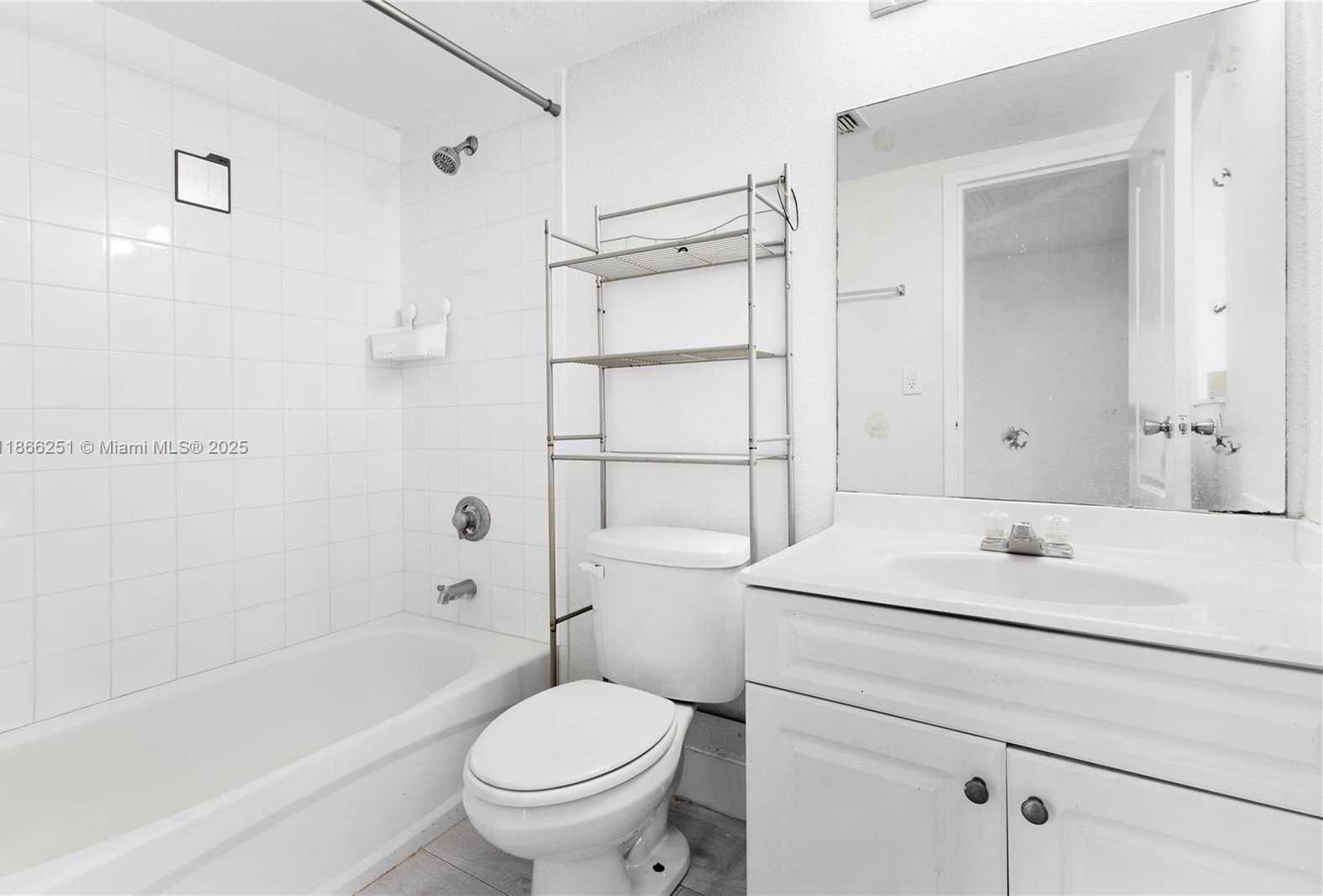 Small Image of 5201 GENEVA WAY #211, Doral Number 21