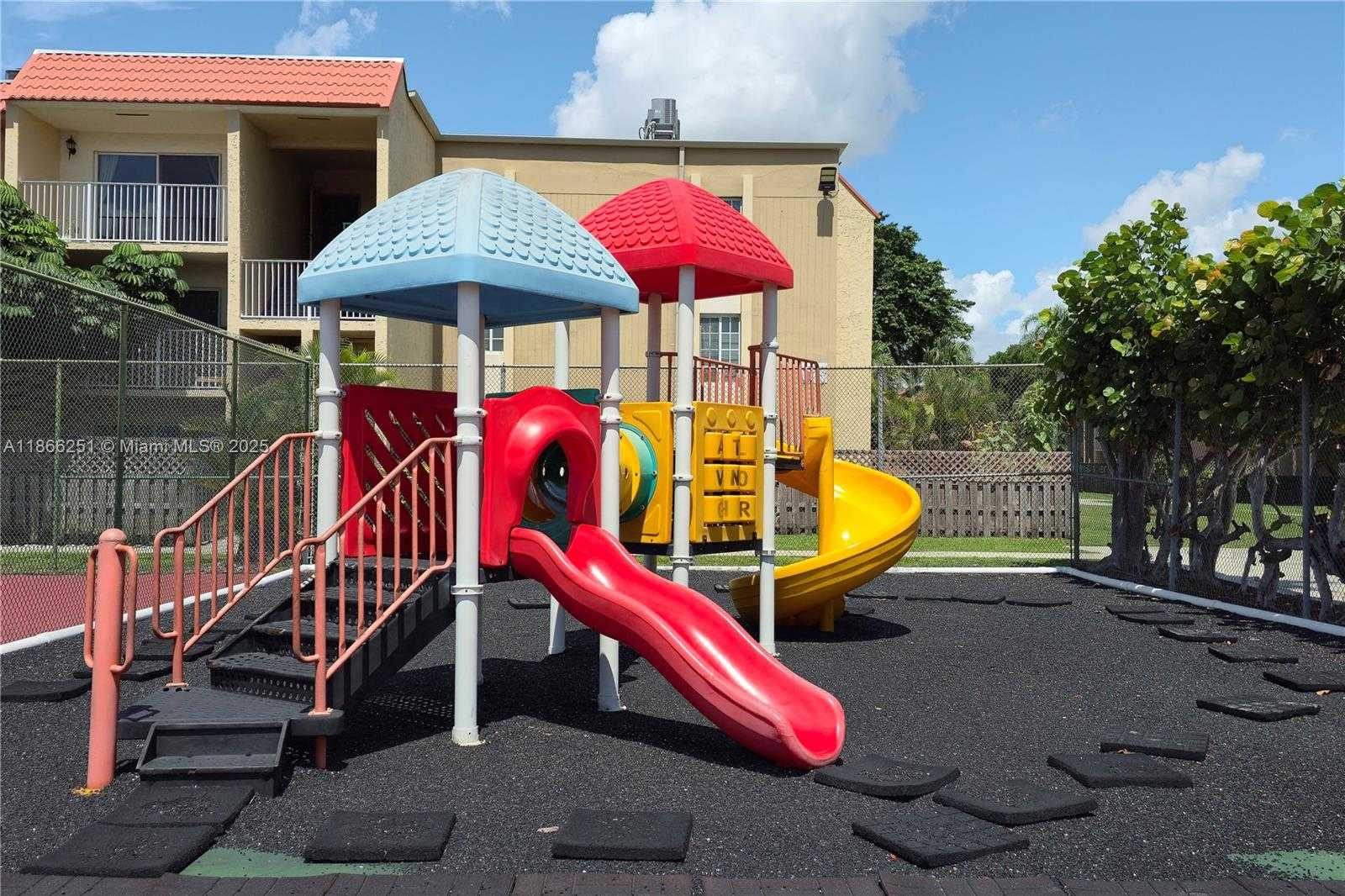 Small Image of 5201 GENEVA WAY #211, Doral Number 26