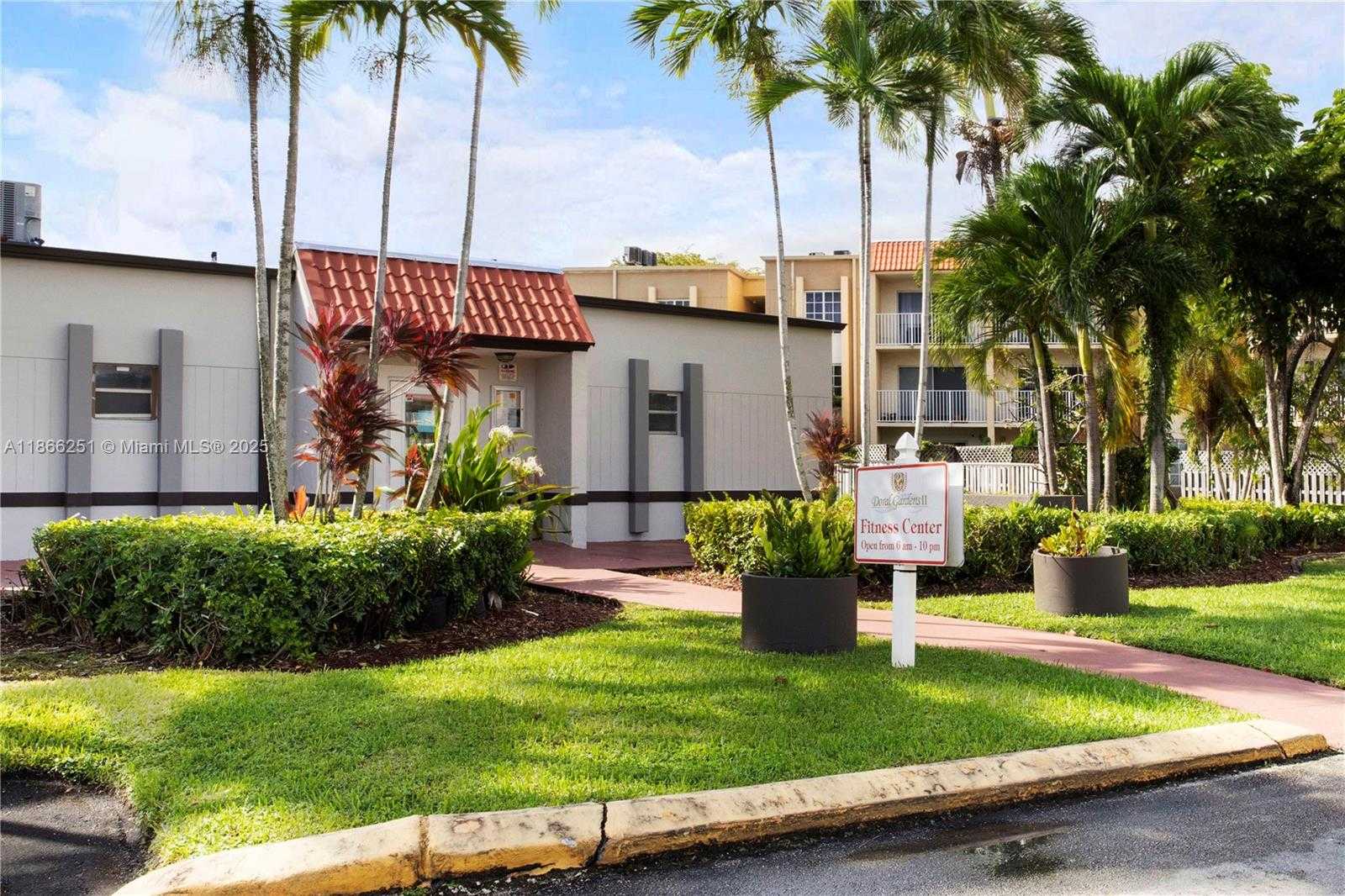 Small Image of 5201 GENEVA WAY #211, Doral Number 27