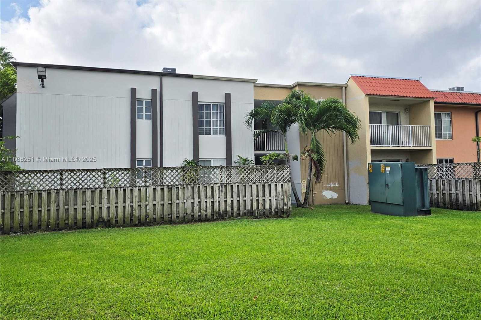 Small Image of 5201 GENEVA WAY #211, Doral Number 30