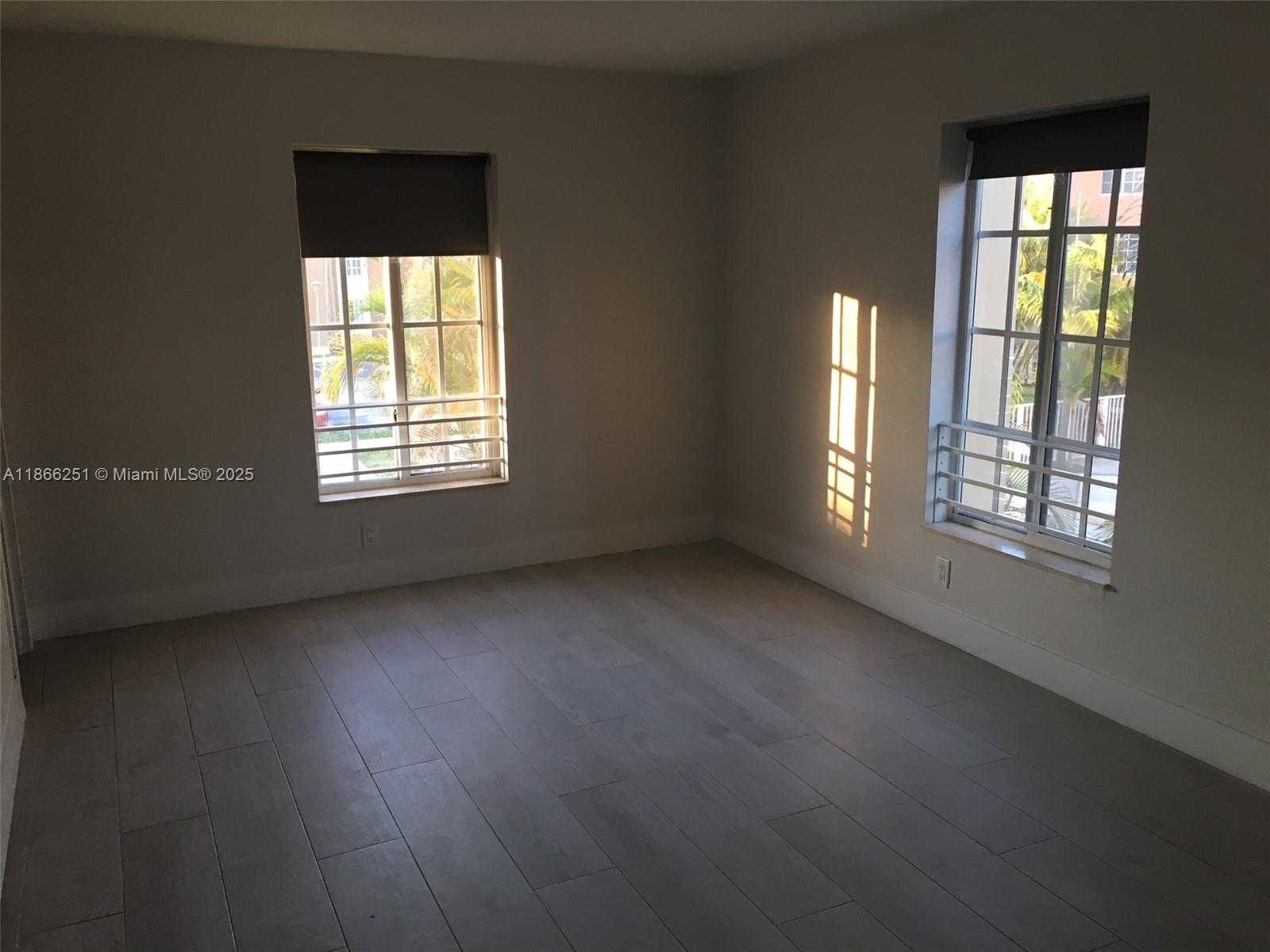 Small Image of 5201 GENEVA WAY #211, Doral Number 4