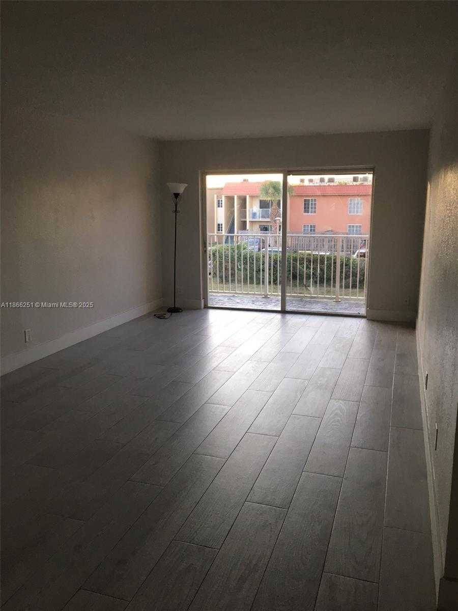 Small Image of 5201 GENEVA WAY #211, Doral Number 7