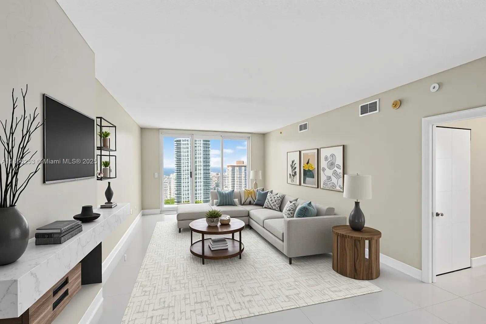 Small Image of 335 Biscayne Blvd, Miami, FL 33132, USA Number 4