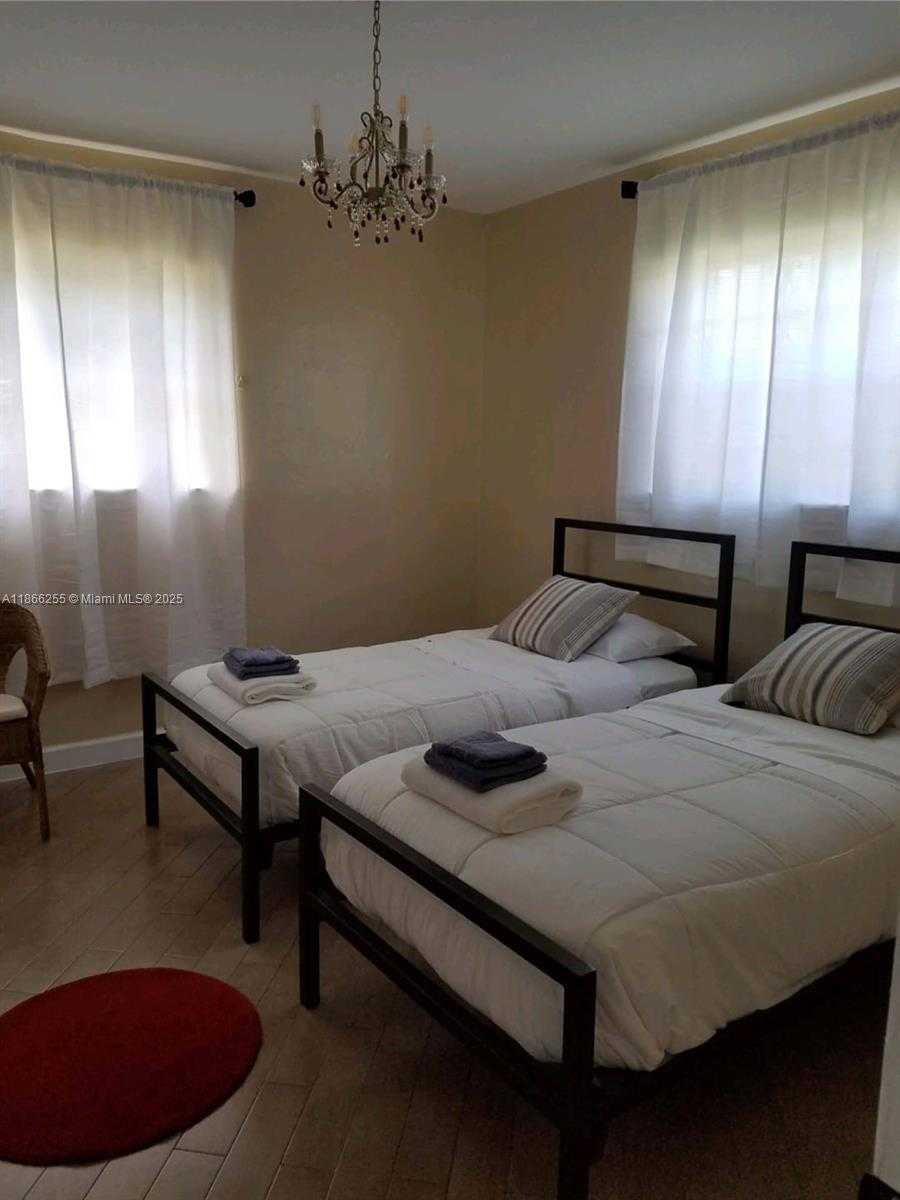 Small Image of 620 NORTH EAST 170TH ST, North Miami Beach Number 5