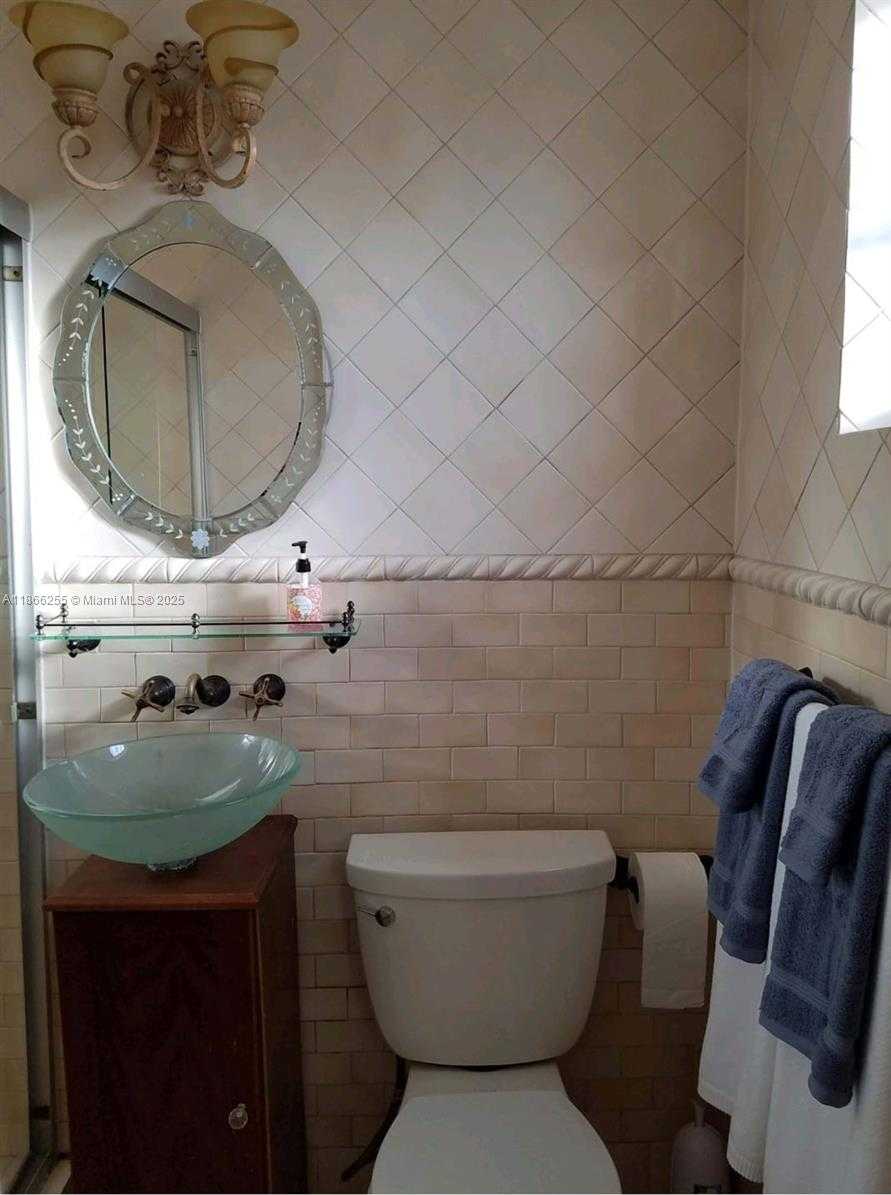 Small Image of 620 NORTH EAST 170TH ST, North Miami Beach Number 7