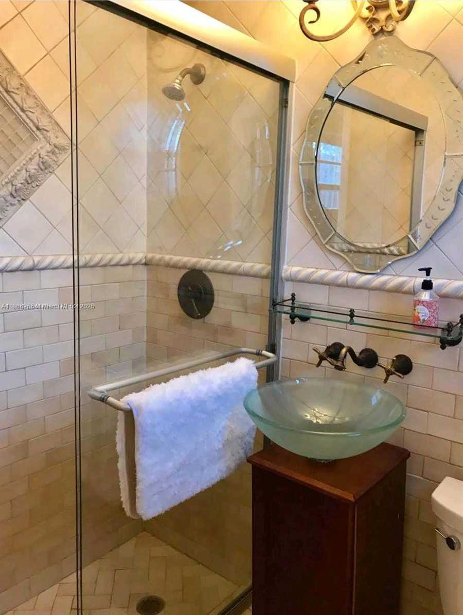 Small Image of 620 NORTH EAST 170TH ST, North Miami Beach Number 8