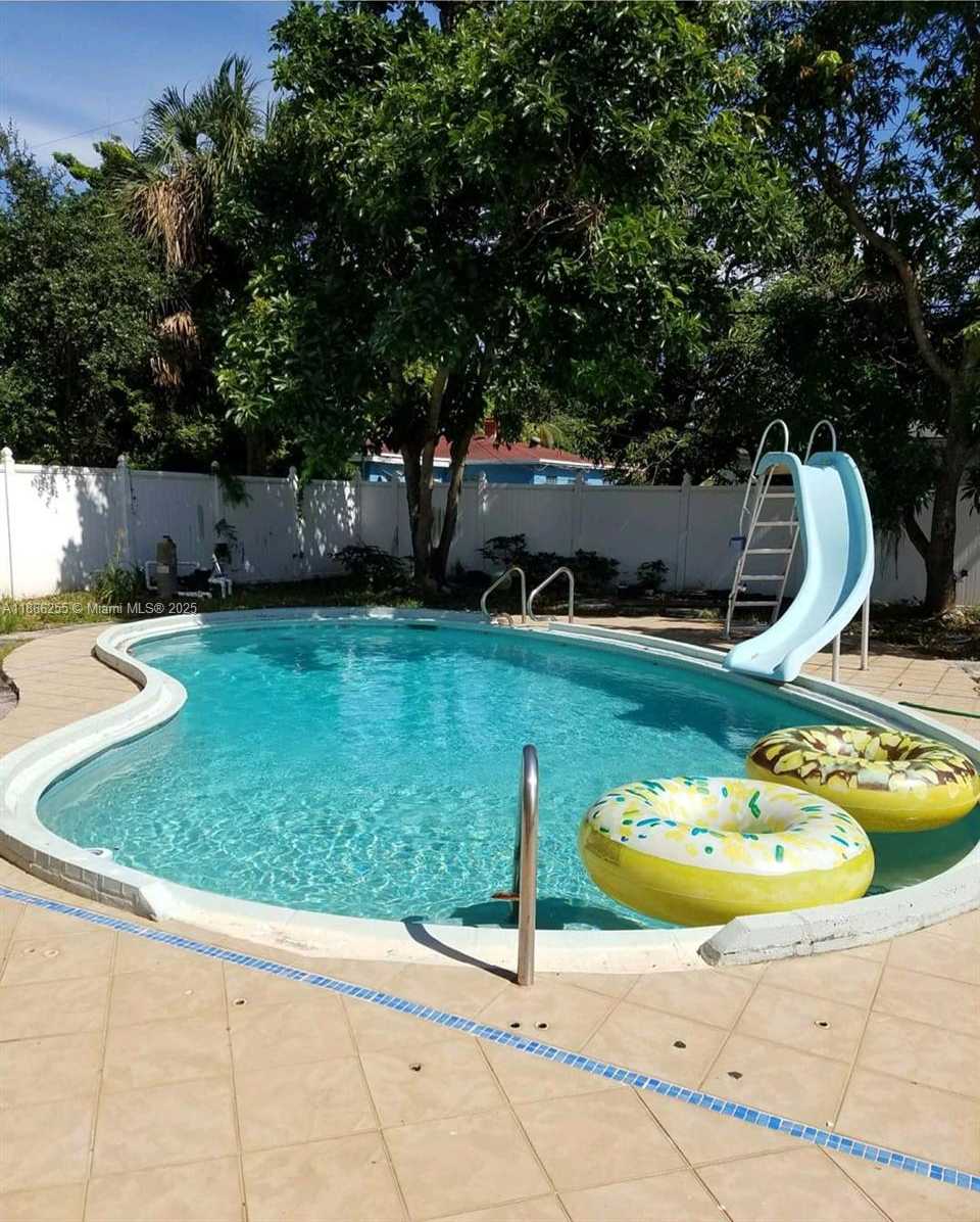 Small Image of 620 NORTH EAST 170TH ST, North Miami Beach Number 9