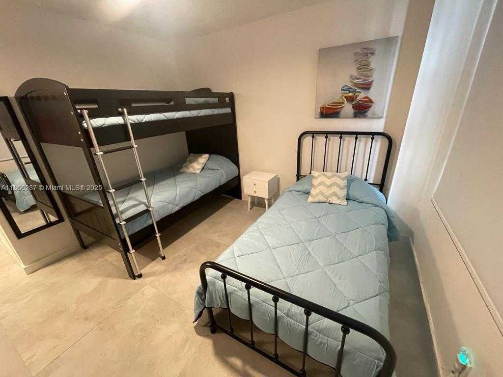 Small Image of 5161 COLLINS AVE #811, Miami Beach Number 12