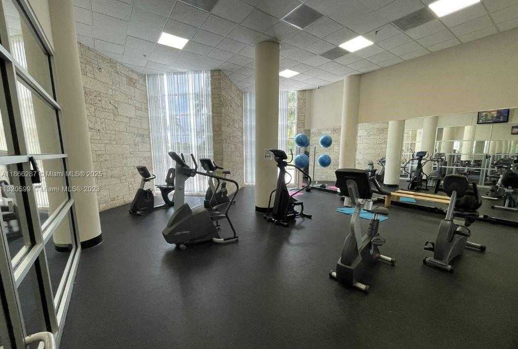 Small Image of 5161 COLLINS AVE #811, Miami Beach Number 15
