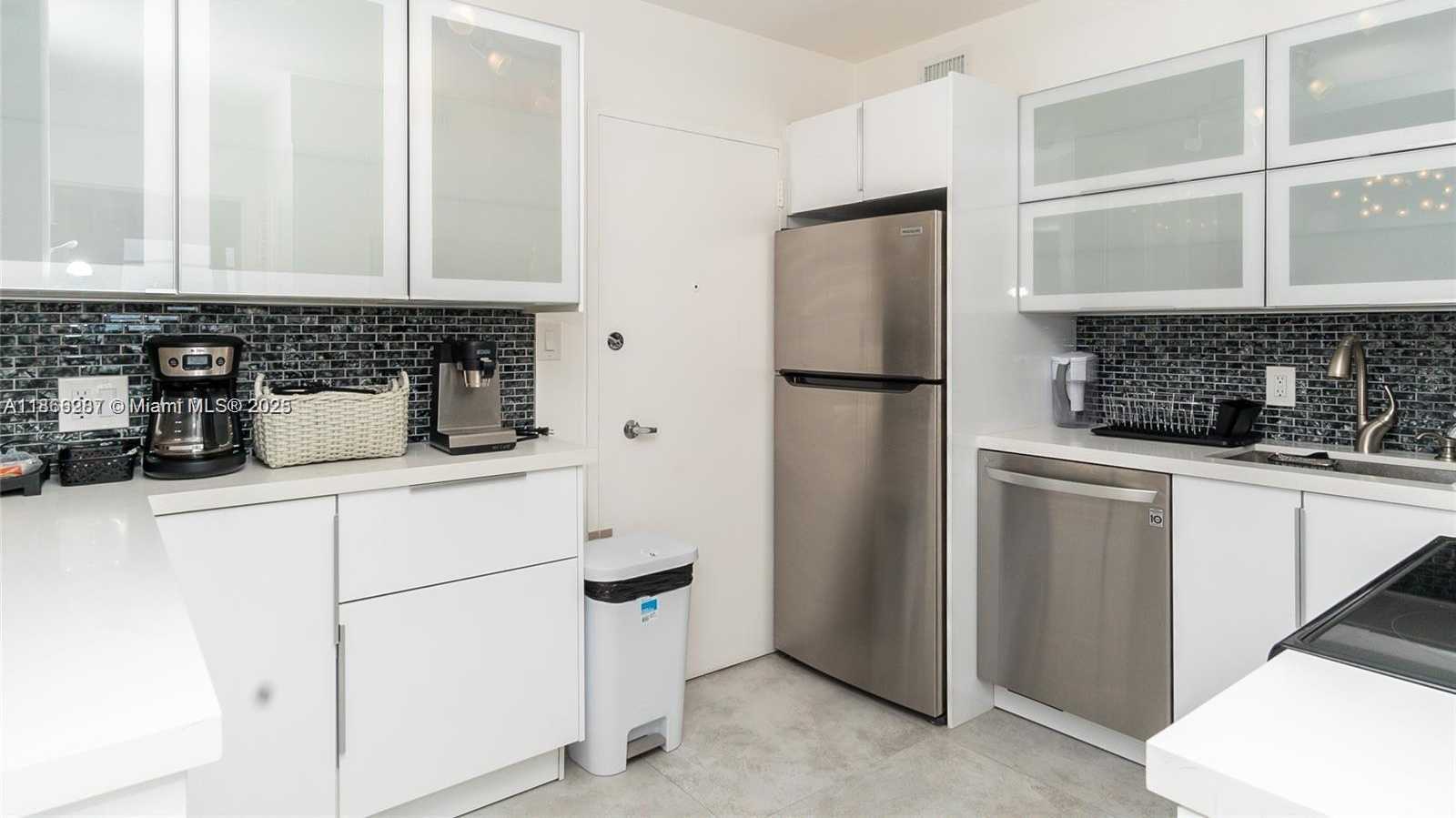 Small Image of 5161 COLLINS AVE #811, Miami Beach Number 2