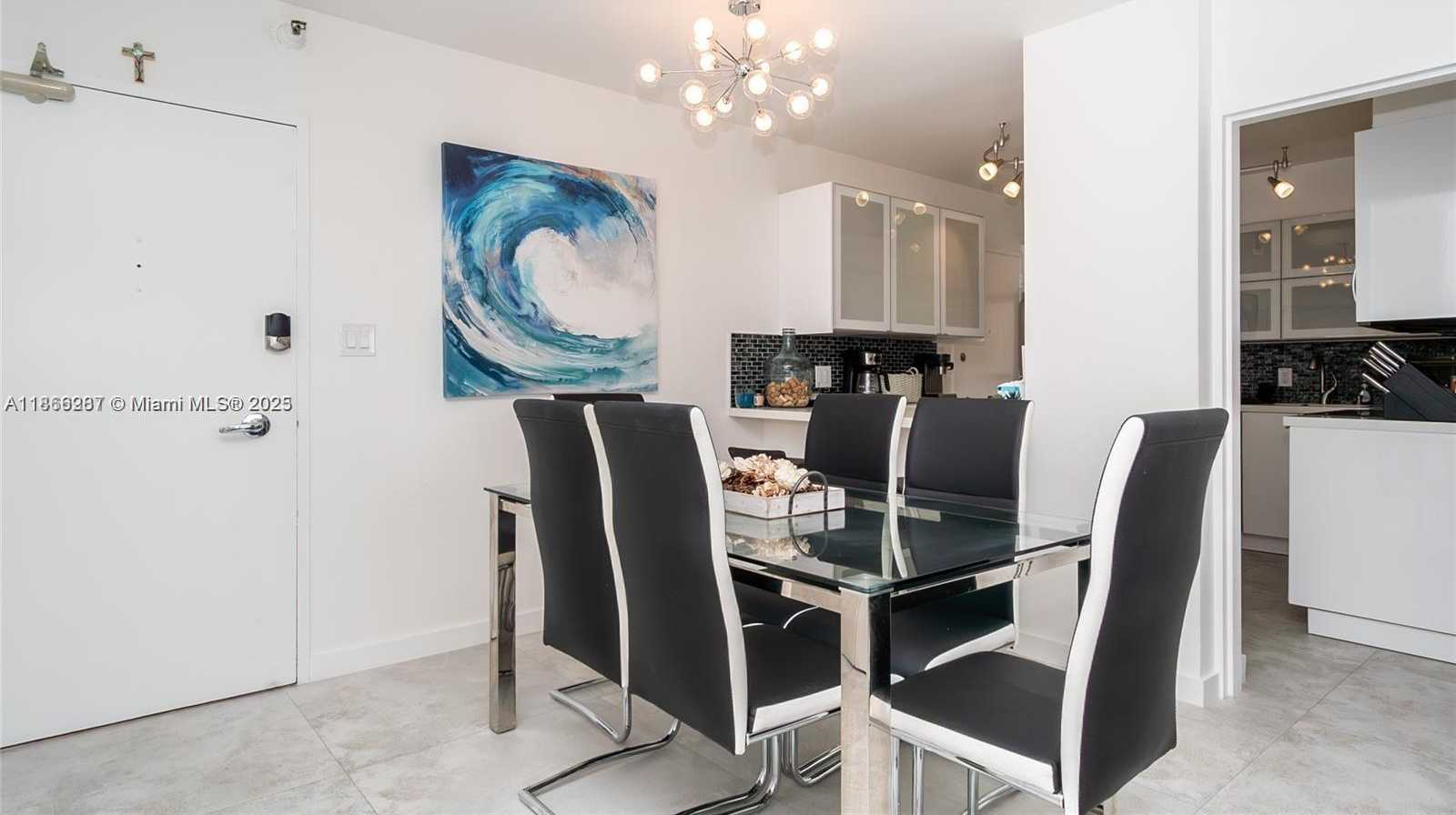 Small Image of 5161 COLLINS AVE #811, Miami Beach Number 6