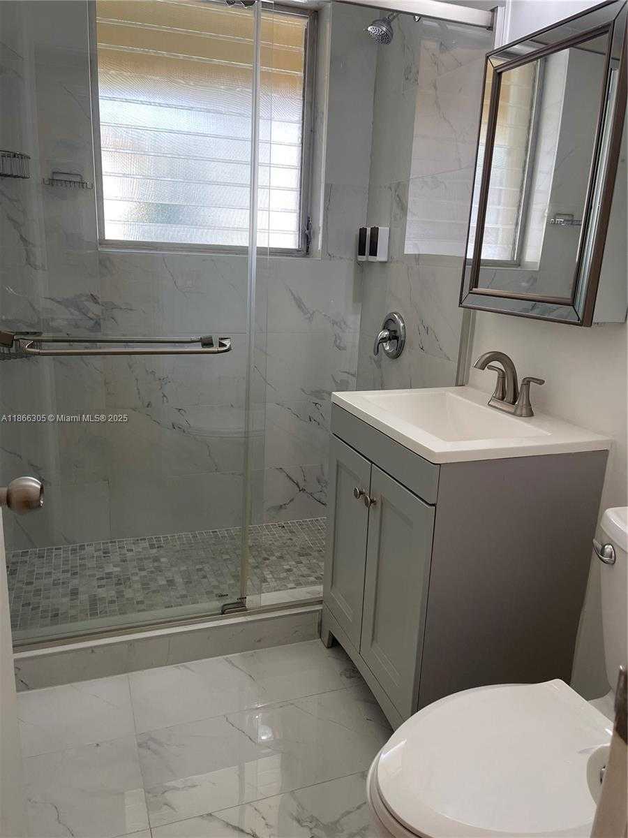 Small Image of 30 PARK DR #12-B, Bal Harbour Number 14