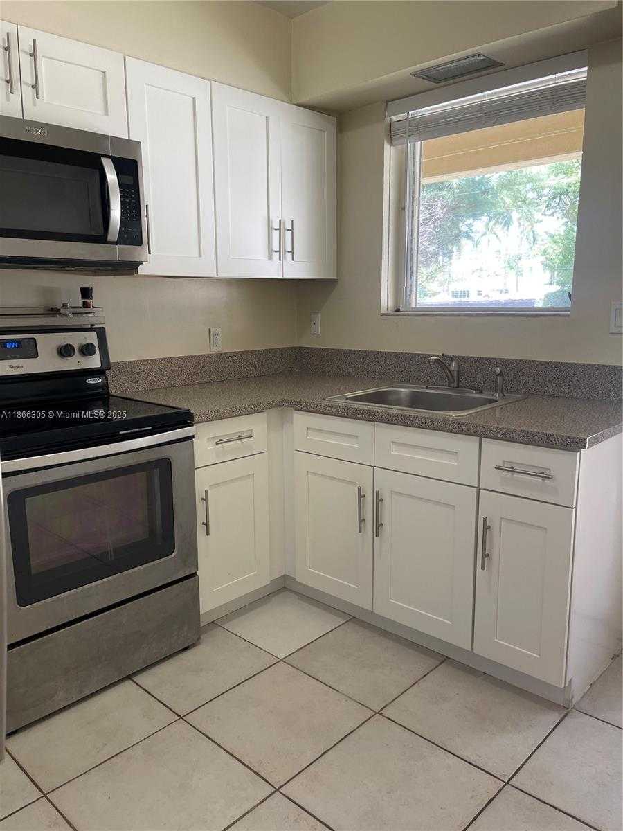 Small Image of 30 PARK DR #12-B, Bal Harbour Number 7