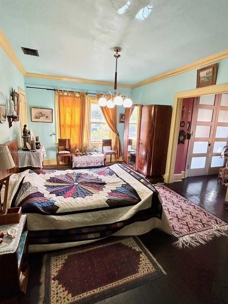 Small Image of 168 NORTH EAST 44TH ST, Miami Number 17